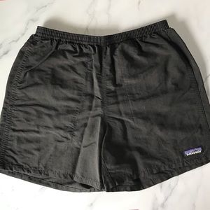 Patagonia Baggies Worn Wear Men’s size small Black 4” inseam